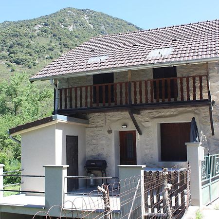 Maison De Charme Calme Entouree De Montagne Ussat Bagian luar foto