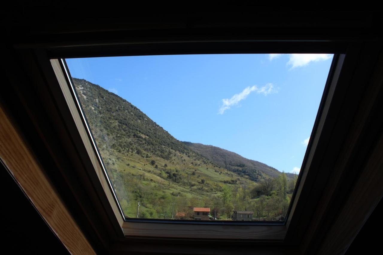 Maison De Charme Calme Entouree De Montagne Ussat Bagian luar foto