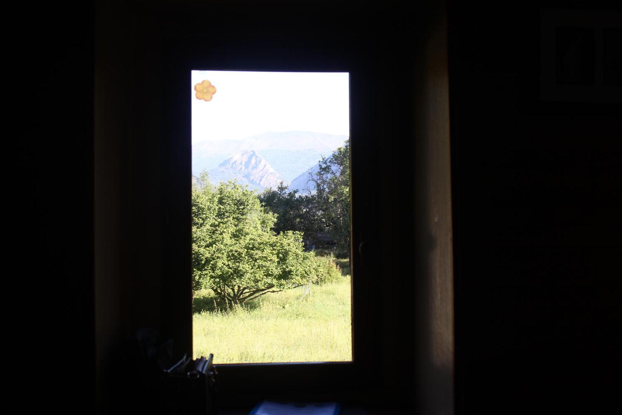 Maison De Charme Calme Entouree De Montagne Ussat Bagian luar foto