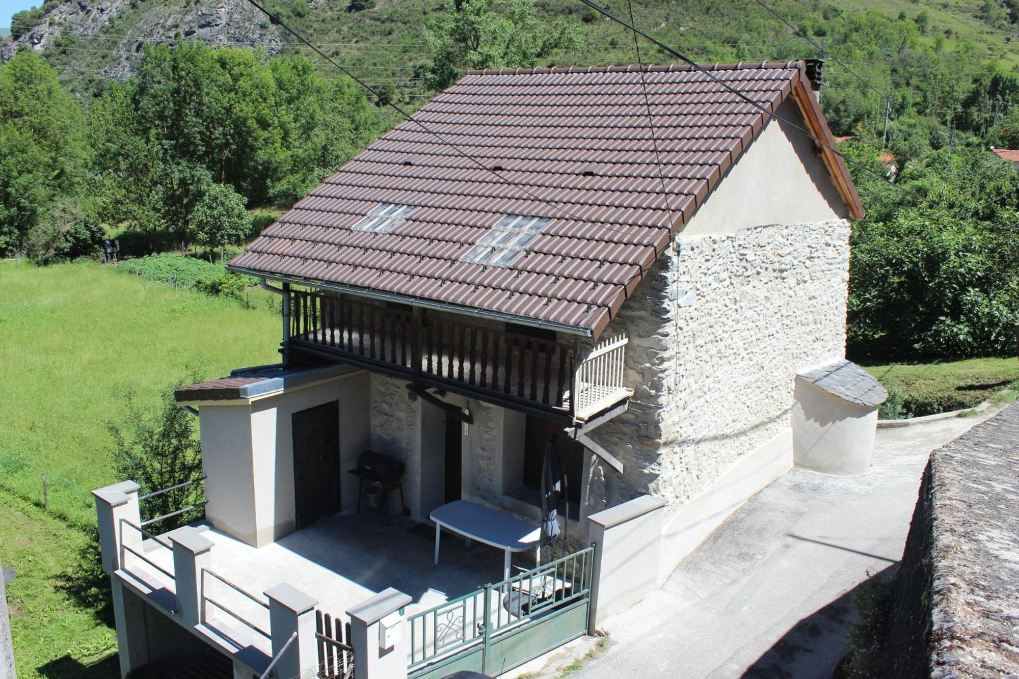 Maison De Charme Calme Entouree De Montagne Ussat Bagian luar foto