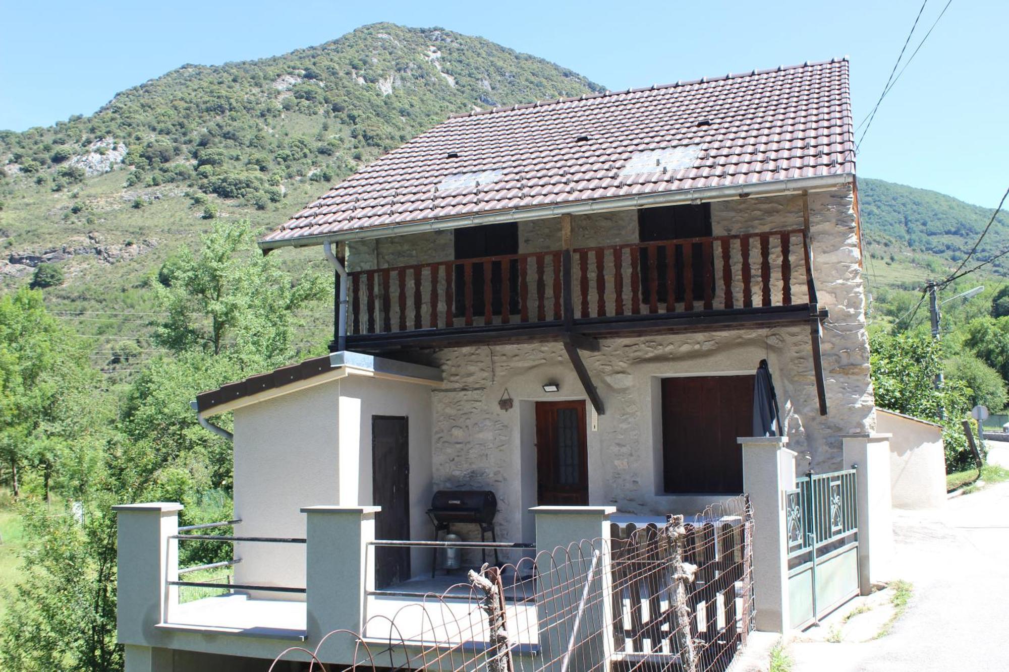 Maison De Charme Calme Entouree De Montagne Ussat Bagian luar foto